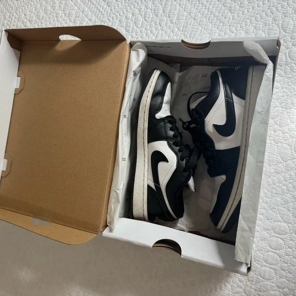 Nike Air Jordan 1 Low Panda White/Black-White Size 6 women’s - Picture 5 of 8